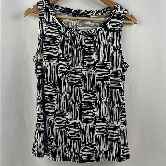 NWOT‎ Kasper Black and White Abstract Pleated Sleeveless Blouse Size Medium - Picture 3 of 10